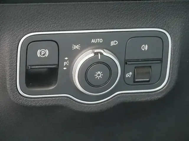 Mercedes-Benz GLB 220
