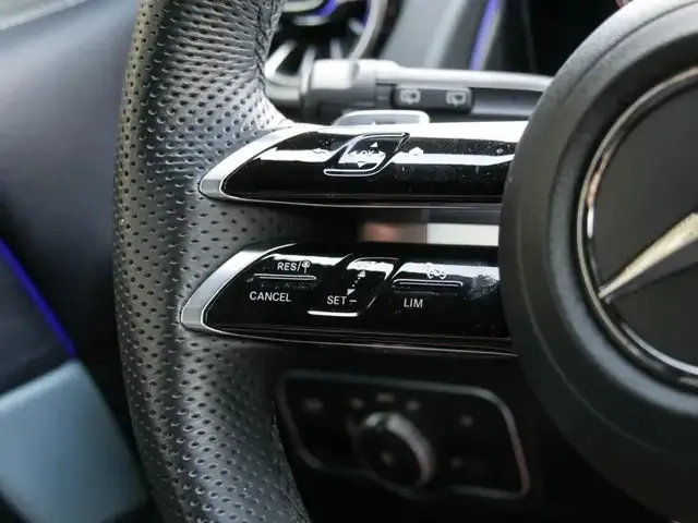 Mercedes-Benz GLB 220