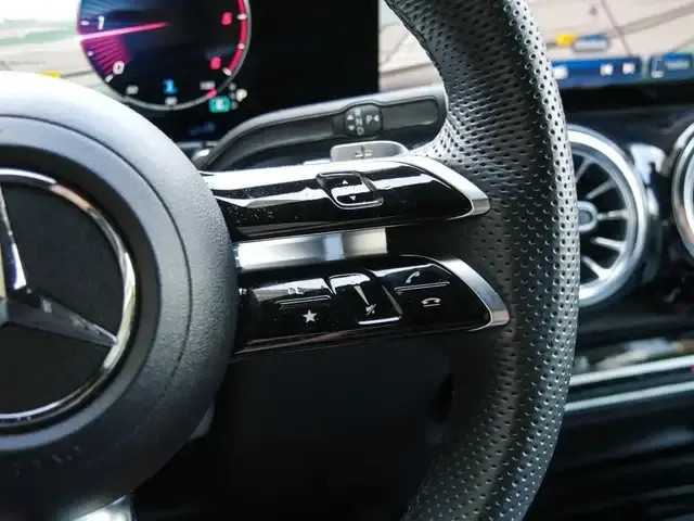 Mercedes-Benz GLB 220