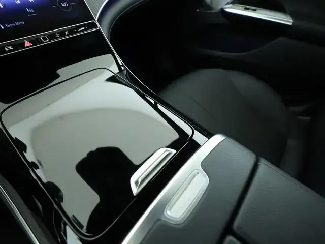 Mercedes-Benz EQE 300