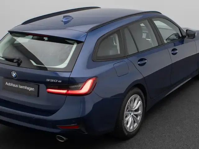BMW 330