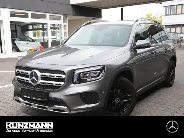 Mercedes-Benz GLB 220