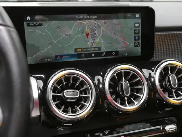 Mercedes-Benz GLB 220