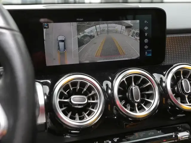 Mercedes-Benz GLB 220