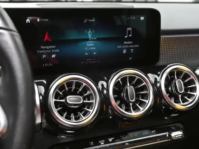 Mercedes-Benz GLB 220
