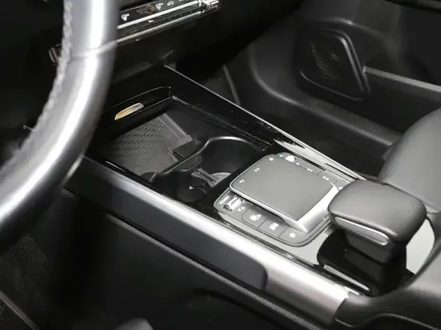 Mercedes-Benz GLB 220