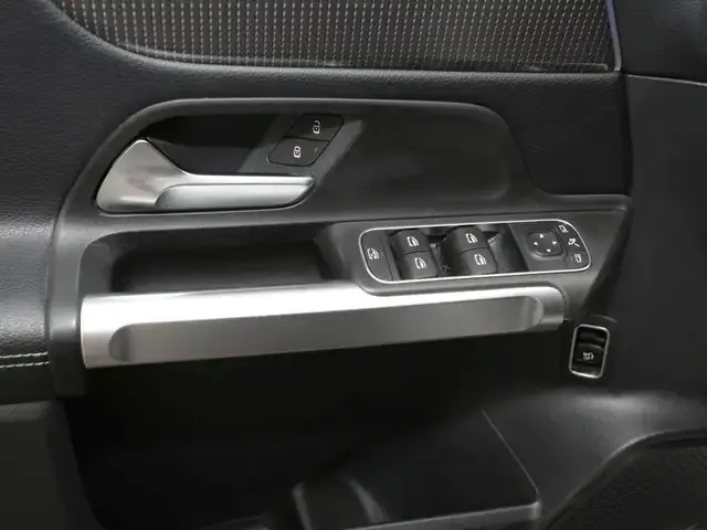 Mercedes-Benz GLB 220
