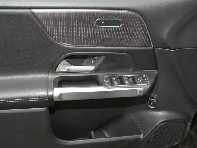Mercedes-Benz GLB 220