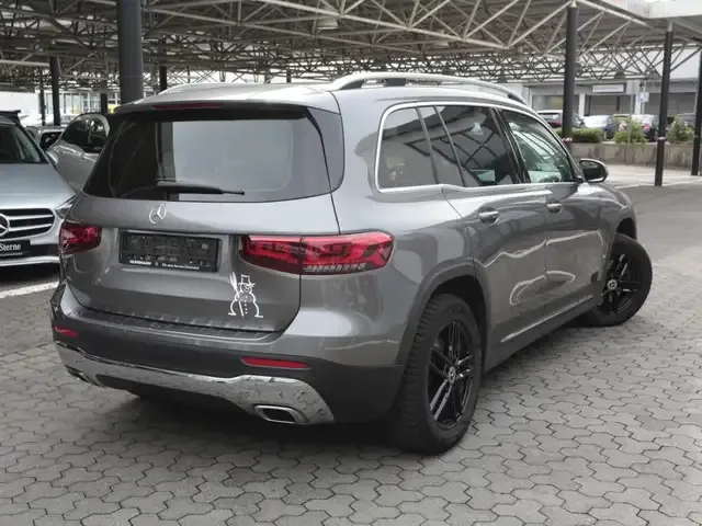 Mercedes-Benz GLB 220