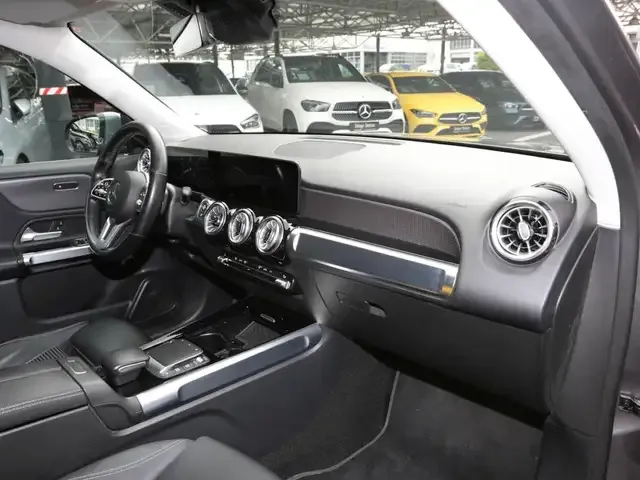Mercedes-Benz GLB 220