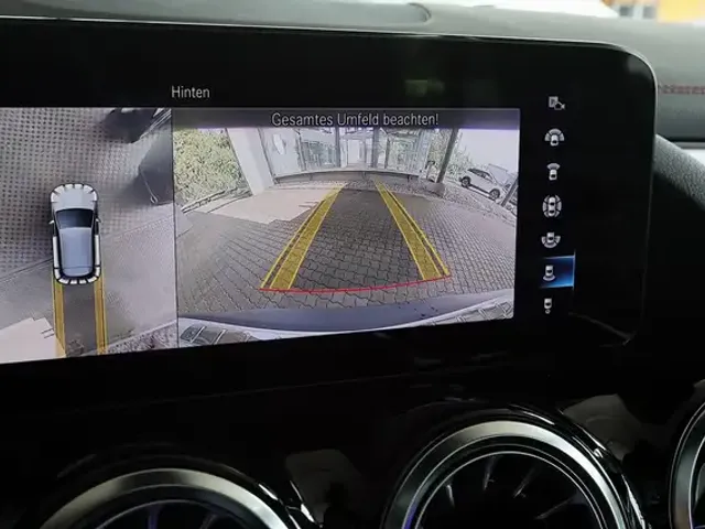 Mercedes-Benz EQA 300