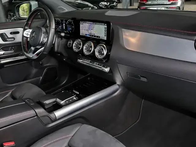 Mercedes-Benz EQA 300