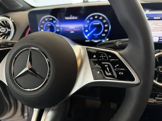 Mercedes-Benz EQB 300