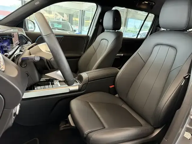 Mercedes-Benz EQB 300