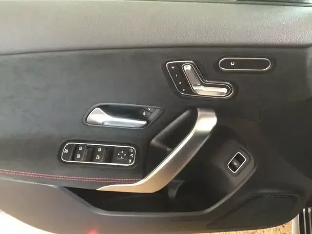 Mercedes-Benz A 220