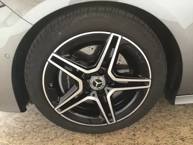 Mercedes-Benz A 220