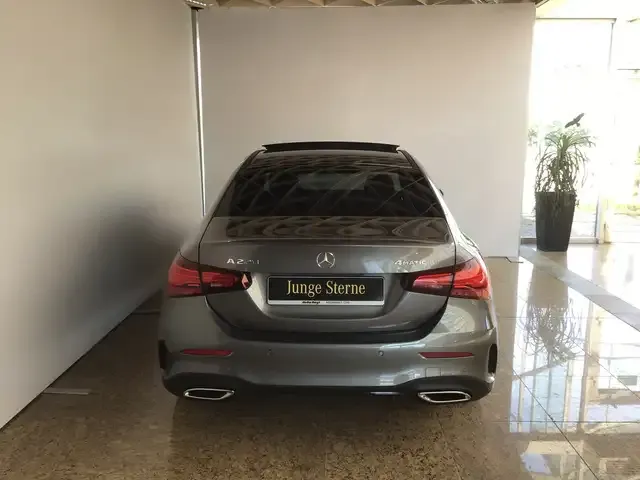 Mercedes-Benz A 220
