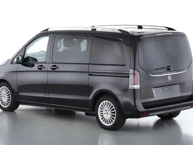 Mercedes-Benz V 220