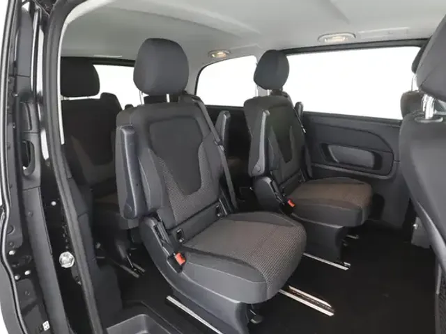 Mercedes-Benz V 220