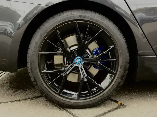 BMW 545