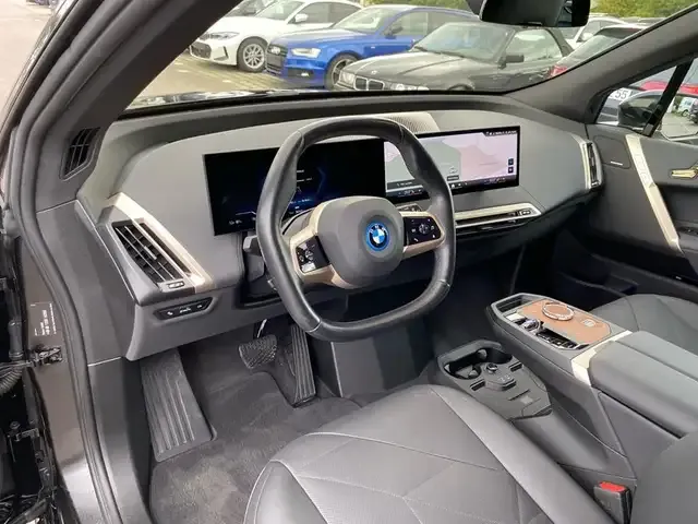 BMW iX