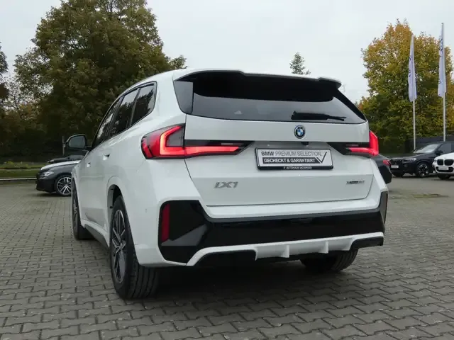 BMW iX1