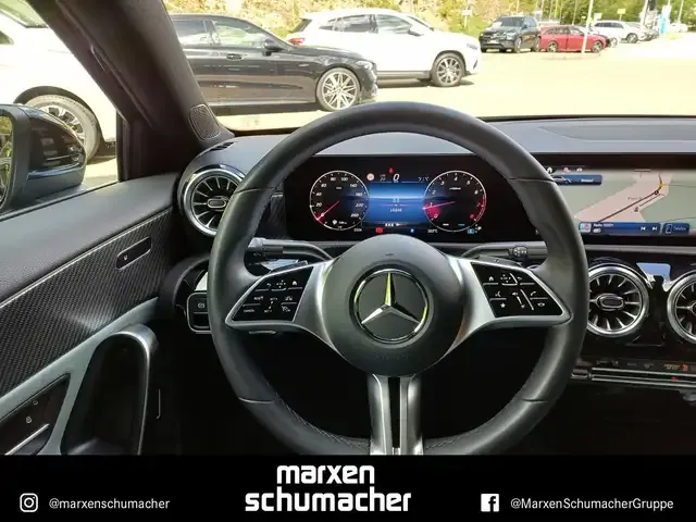 Mercedes-Benz A 220