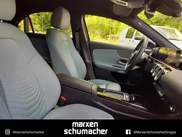 Mercedes-Benz A 220