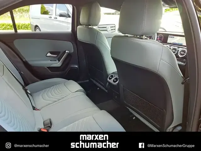 Mercedes-Benz A 220