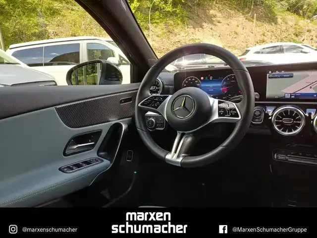 Mercedes-Benz A 220