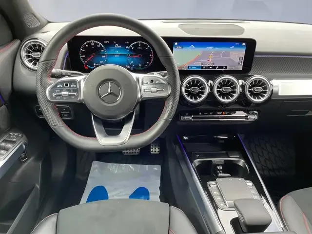 Mercedes-Benz GLB 220