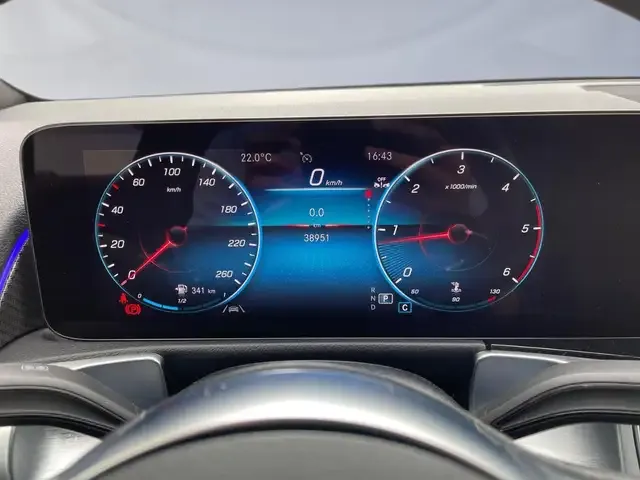 Mercedes-Benz GLB 220