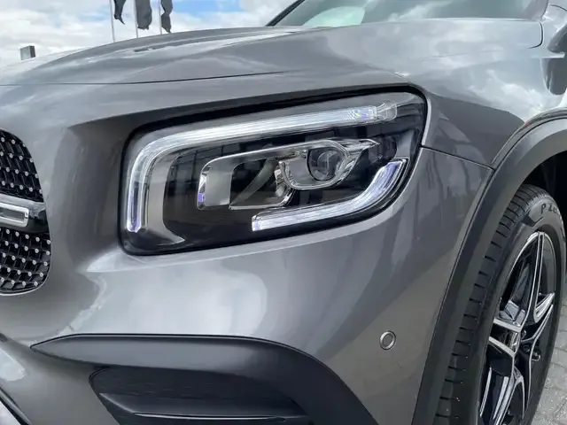 Mercedes-Benz GLB 220