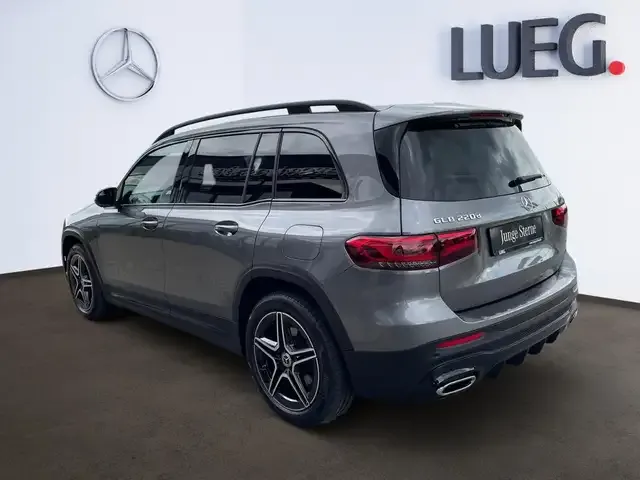 Mercedes-Benz GLB 220