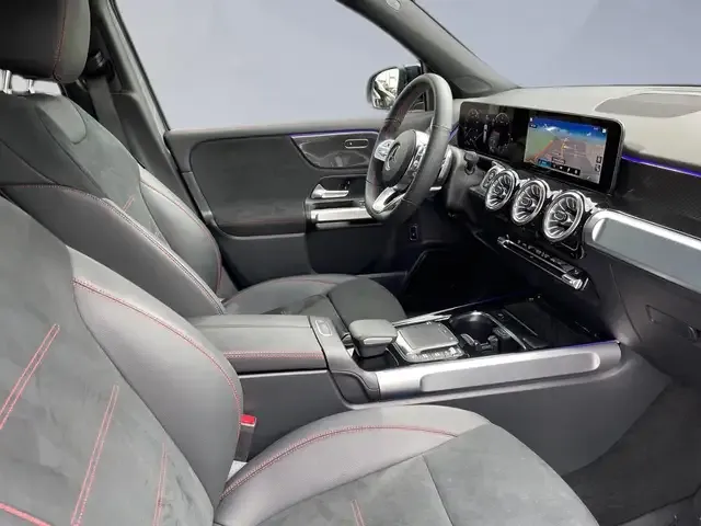 Mercedes-Benz GLB 220