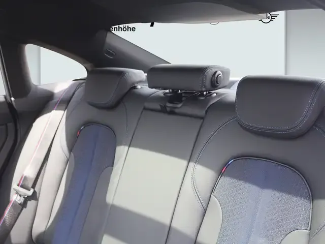 BMW 235