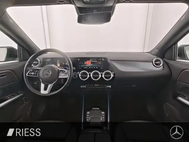 Mercedes-Benz EQA 300