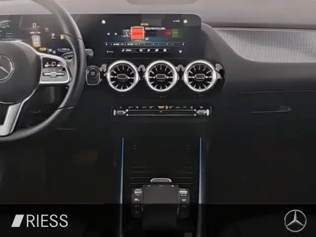 Mercedes-Benz EQA 300