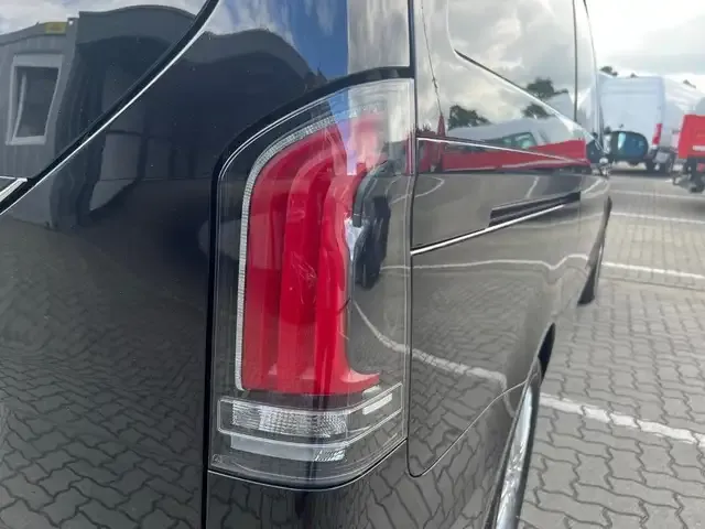 Mercedes-Benz V 250