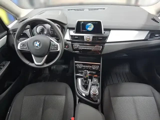 BMW 218