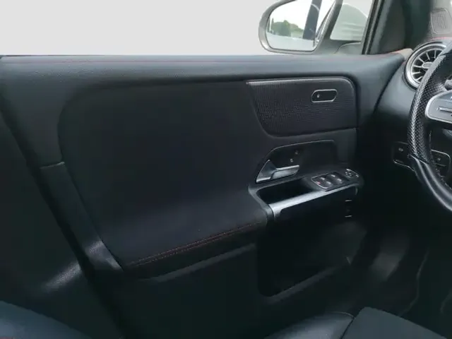 Mercedes-Benz EQB 300