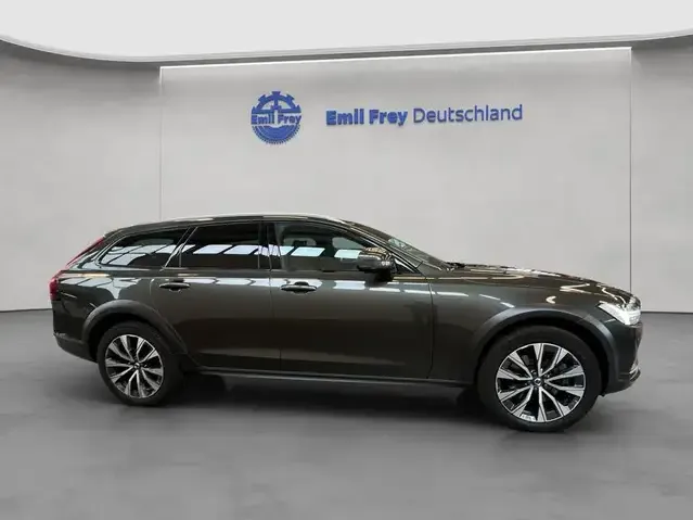 Volvo V90 Cross Country