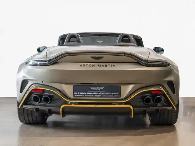 Aston Martin V8