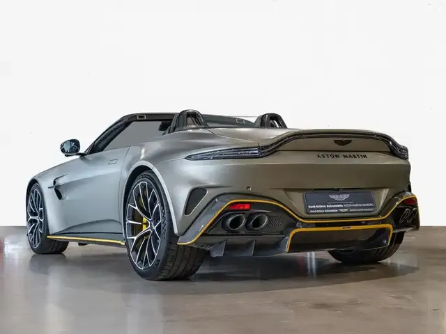 Aston Martin V8