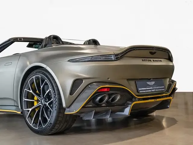 Aston Martin V8