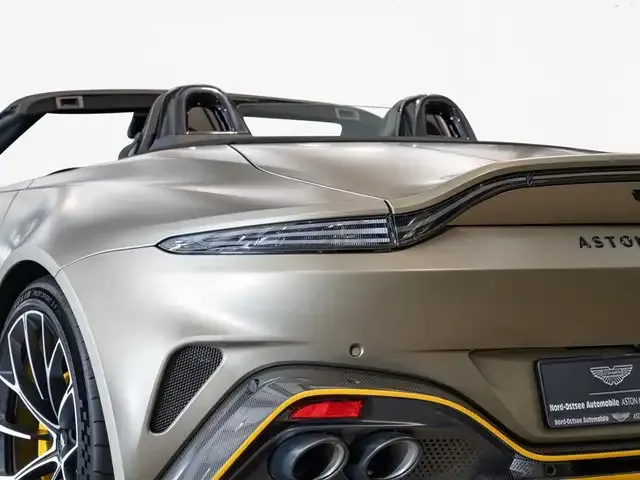 Aston Martin V8