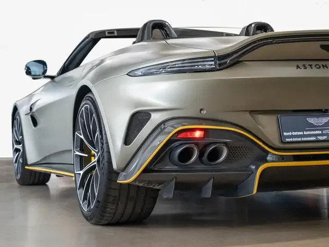 Aston Martin V8