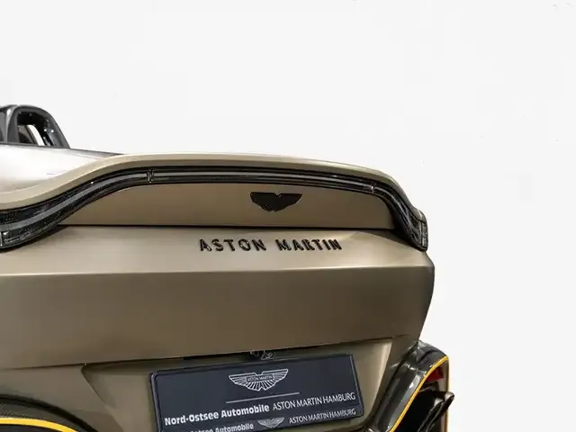 Aston Martin V8