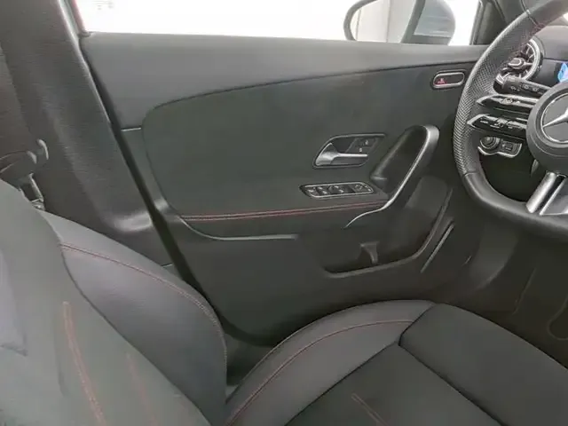 Mercedes-Benz A 220