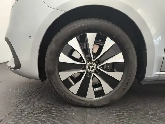 Mercedes-Benz V 220
